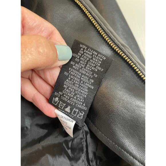 Steve Madden cropped black faux leather moto jacket fringe pockets logo medium - Picture 10 of 12